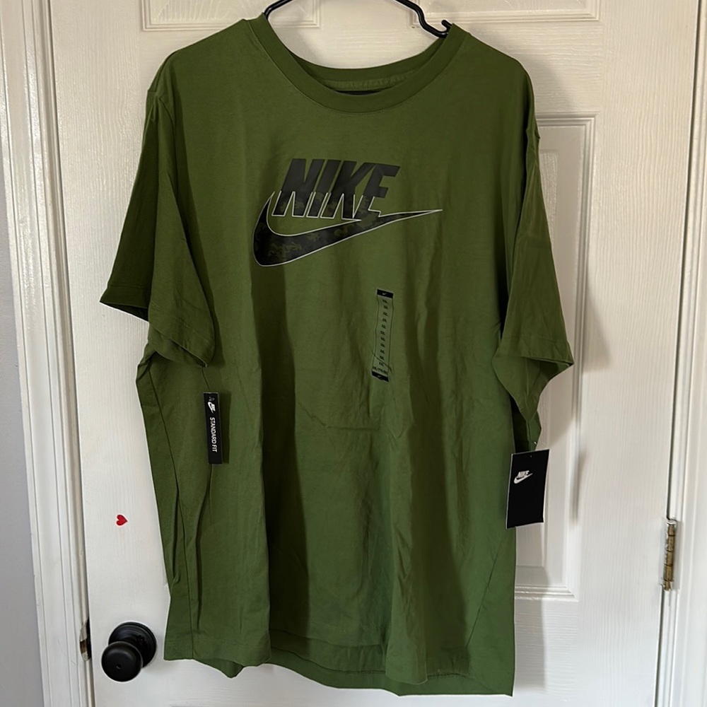 Mens XXL NIKE SHIRT